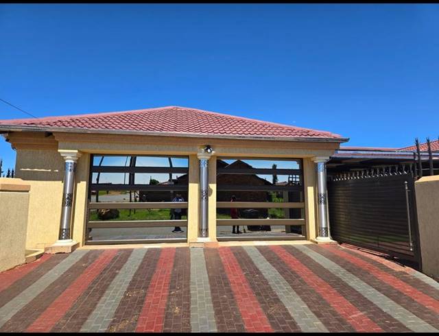 3 BEDROOM HOUSE FOR SALE IN SILUMA VIEW